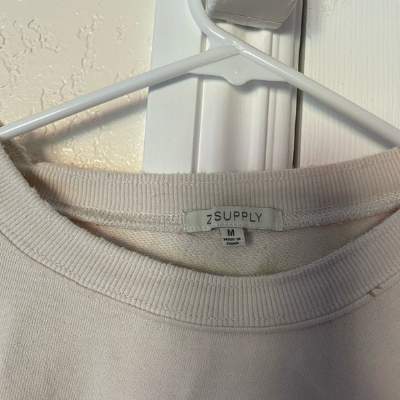 Sweatshirt. Cropped. - Picture 2 of 3